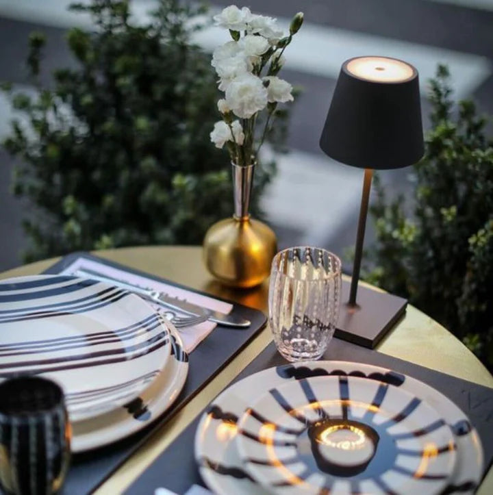 Trådlös laddningsbar LED-lampa: Elegans och frihet i belysning!