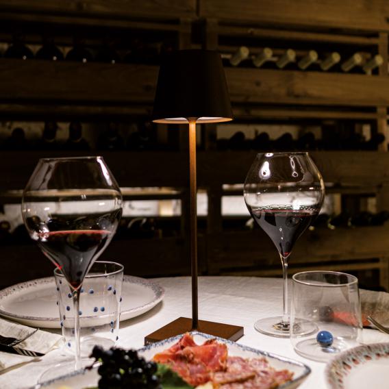Trådlös laddningsbar LED-lampa: Elegans och frihet i belysning!