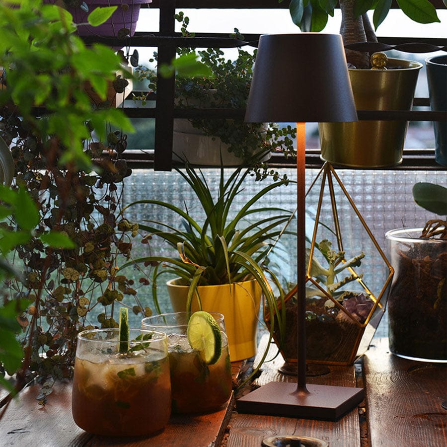 Trådlös laddningsbar LED-lampa: Elegans och frihet i belysning!